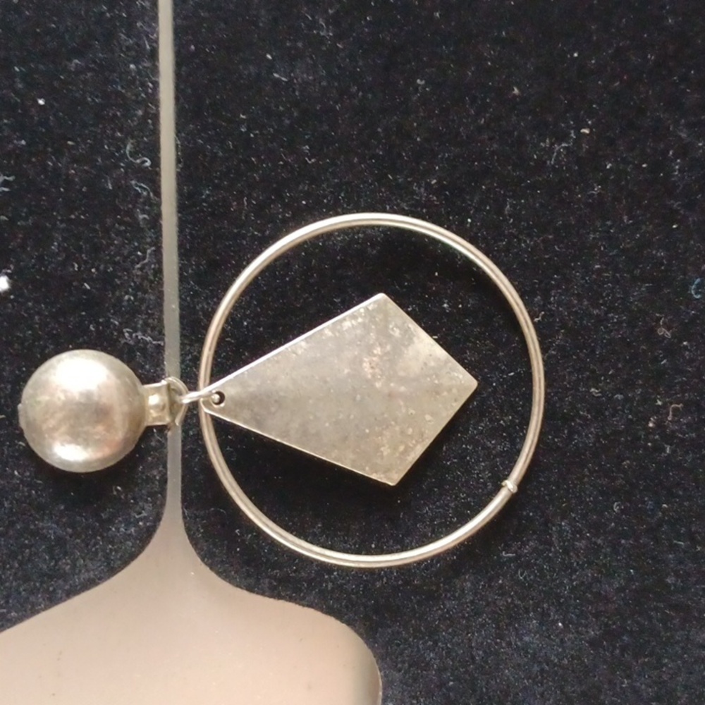 Earings - Picture 2 of 4